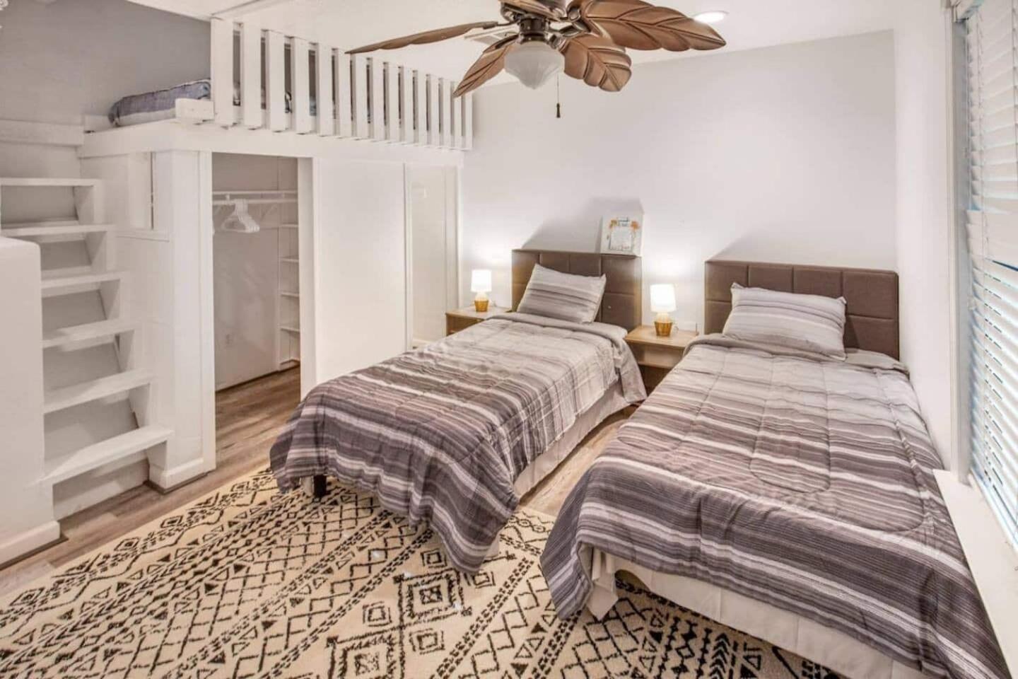 Sunmeadow Manor Retreat Villa Friendswood Exterior photo